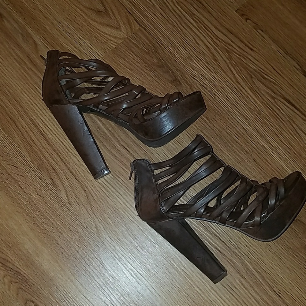 Shoes - Picture 4 of 4
